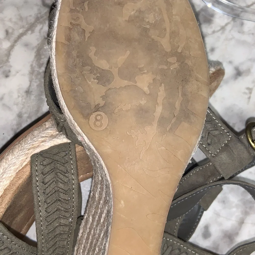 Pesaro Skye Green Faux Suede Wedge Sandals size 8